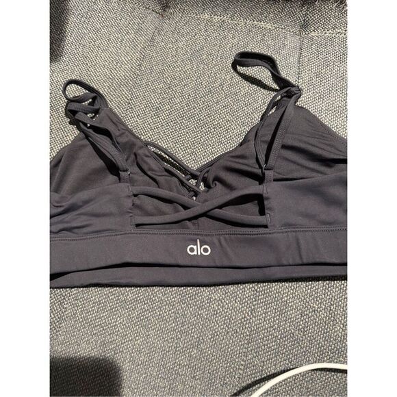 Alo Yoga Interlace sports bra gray size medium excellent condition - Picture 4 of 5